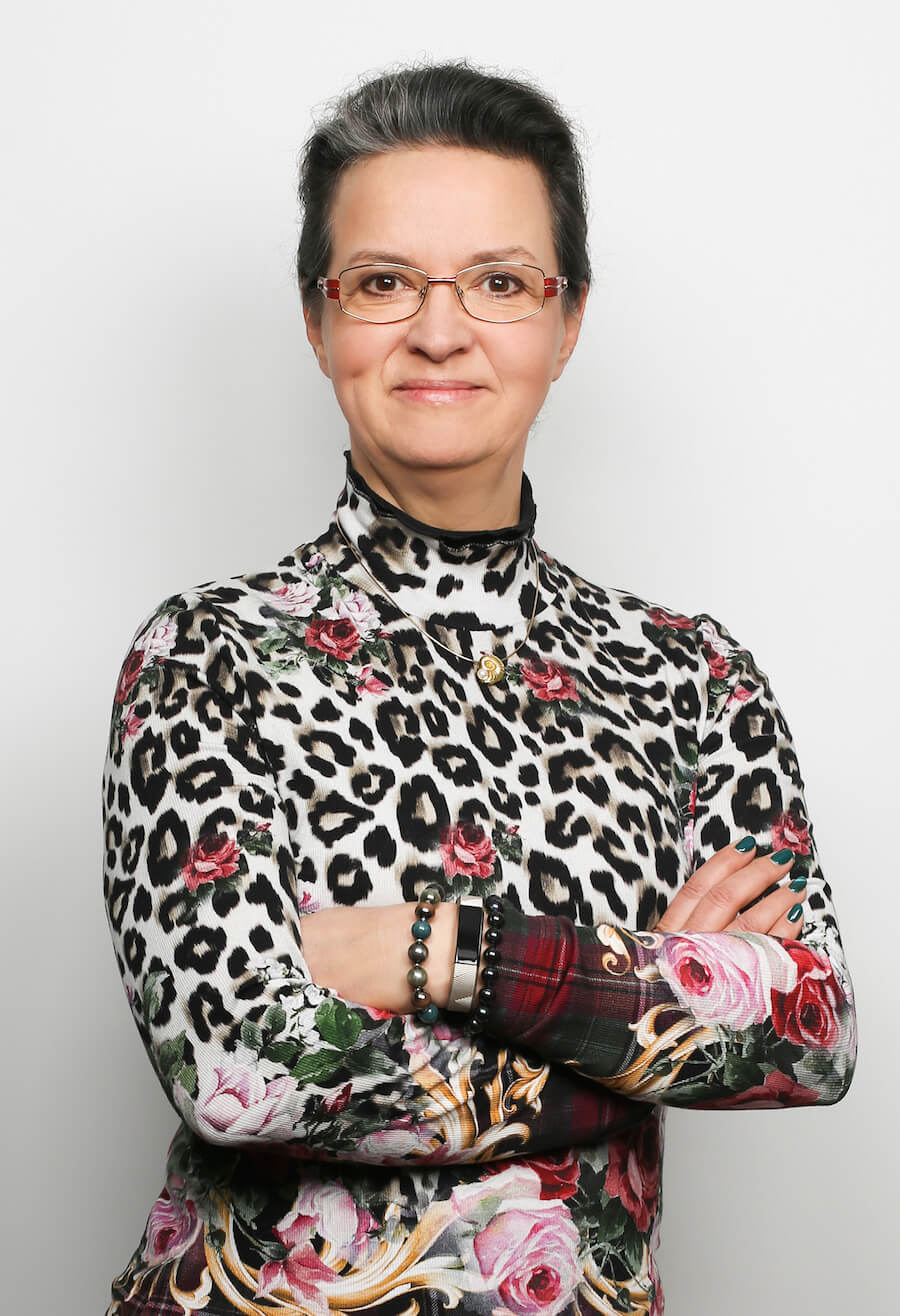 Ms. Aurelia Dehnhard-Muck 